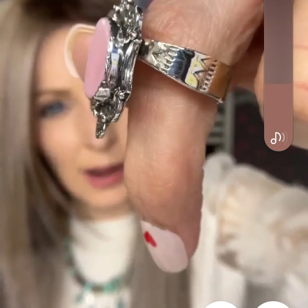 Ring - Picture 2 of 4